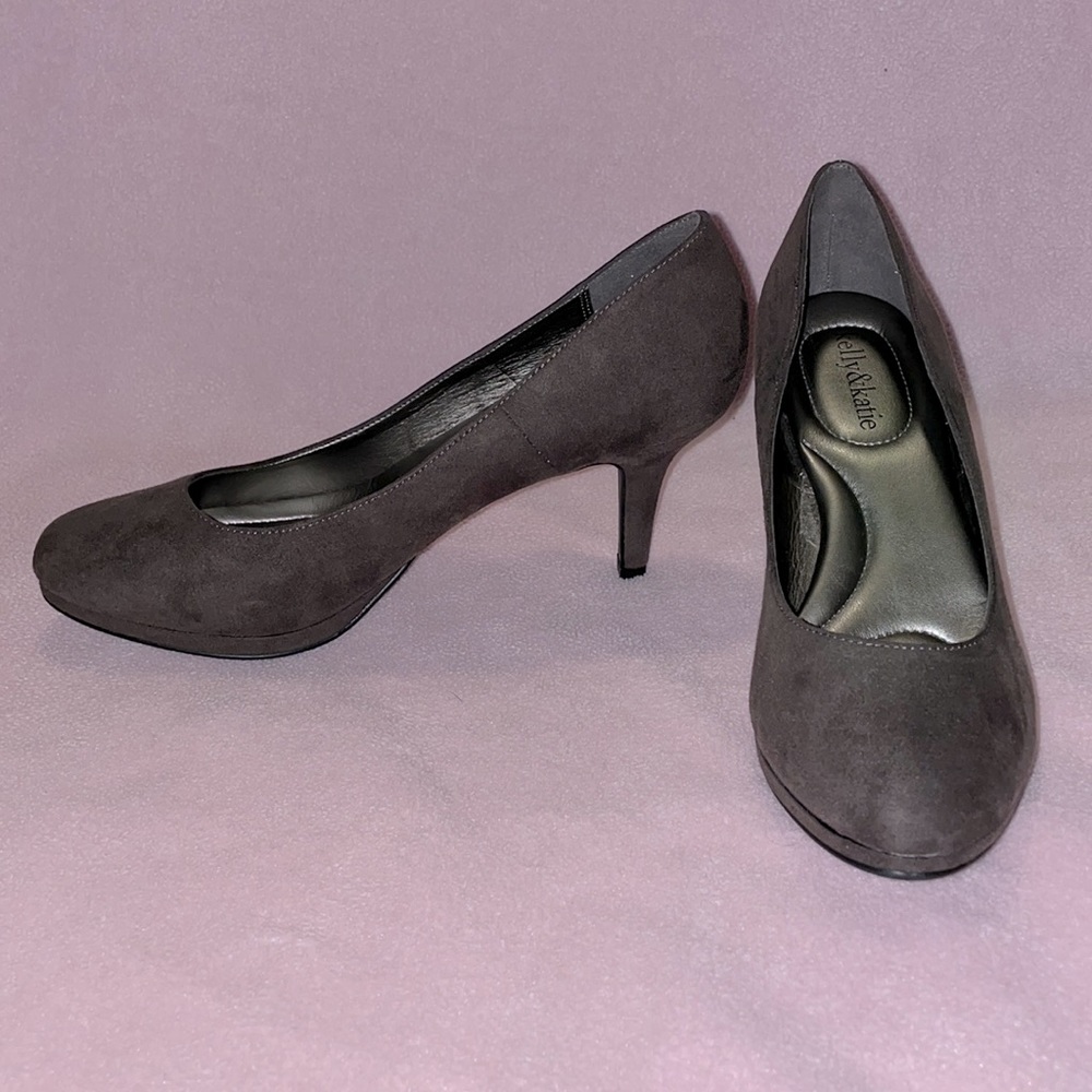 kelly & katie 👠 Suede Pumps - Size 7.5
